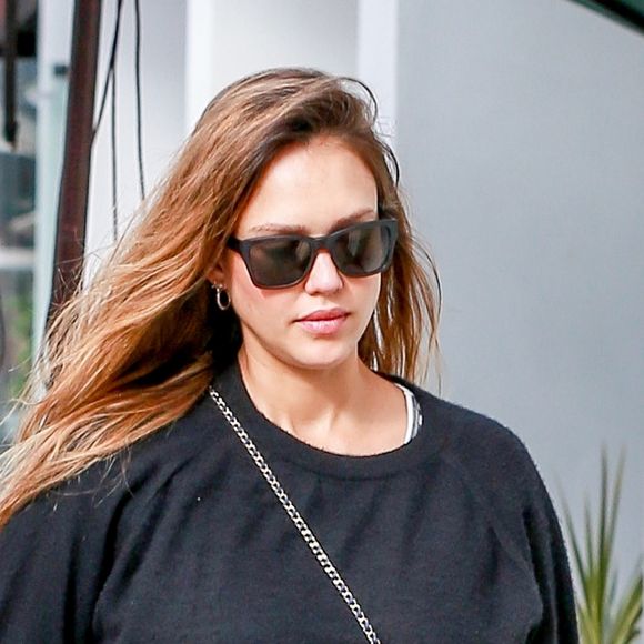 Jessica Alba, enceinte, à Beverly Hills, le 20 décembre 2017