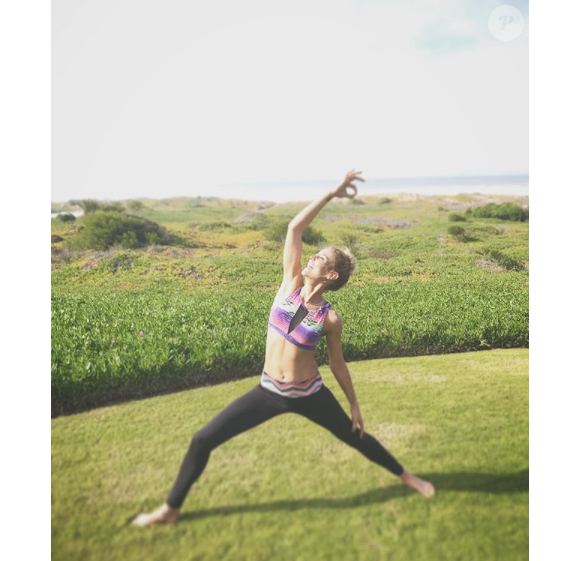 Elodie Gossuin en plein yoga, le 1 er janvier 2018.