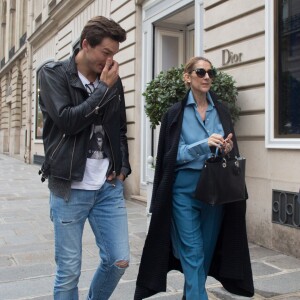 Exclusif - Céline Dion et son danseur Pepe Munoz sont allés déjeuner au restaurant italien Paparazzi au square de l'Opéra-Louis Jouvet et sont ensuite allés faire du shopping chez Dior avenue Montaigne et chez Balmain rue François 1er avant de revenir à l'hôtel Royal Monceau à Paris, France, le 8 août 2017.