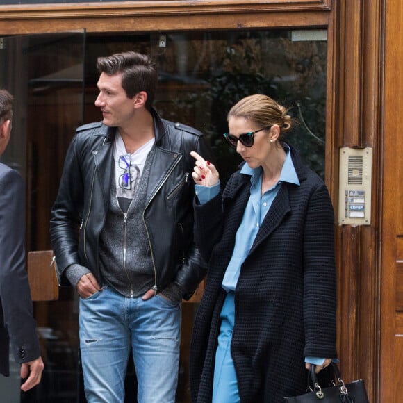 Exclusif - Céline Dion et son danseur Pepe Munoz sont allés déjeuner au restaurant italien Paparazzi au square de l'Opéra-Louis Jouvet et sont ensuite allés faire du shopping chez Dior avenue Montaigne et chez Balmain rue François 1er avant de revenir à l'hôtel Royal Monceau à Paris, France, le 8 août 2017.