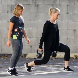 Jennie Garth et sa fille Fiona prennent un cours de fitness à Los Angeles, le 2 janvier 2018.