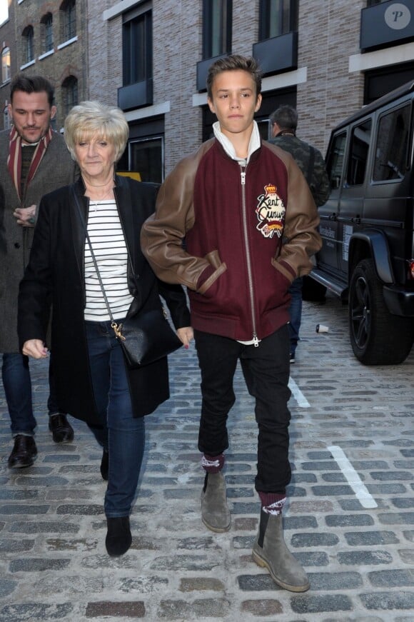 Romeo Beckham et sa grand-mère Sandra Georgina West arrivent à la présentation Kent & Curwen à la Fashion Week de Londres. Le 7 janvier 2018.