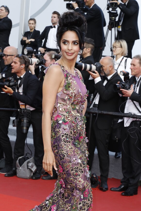 Mallika Sherawat - Montée des marches du film "Les Proies" (The Beguiled) lors du 70ème Festival International du Film de Cannes. Le 24 mai 2017. © Borde-Jacovides-Moreau/Bestimage