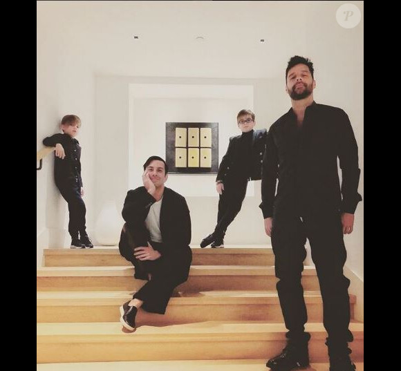 Ricky Martin pose avec son fiancé et ses deux fils, sur Instagram. Janvier 2018