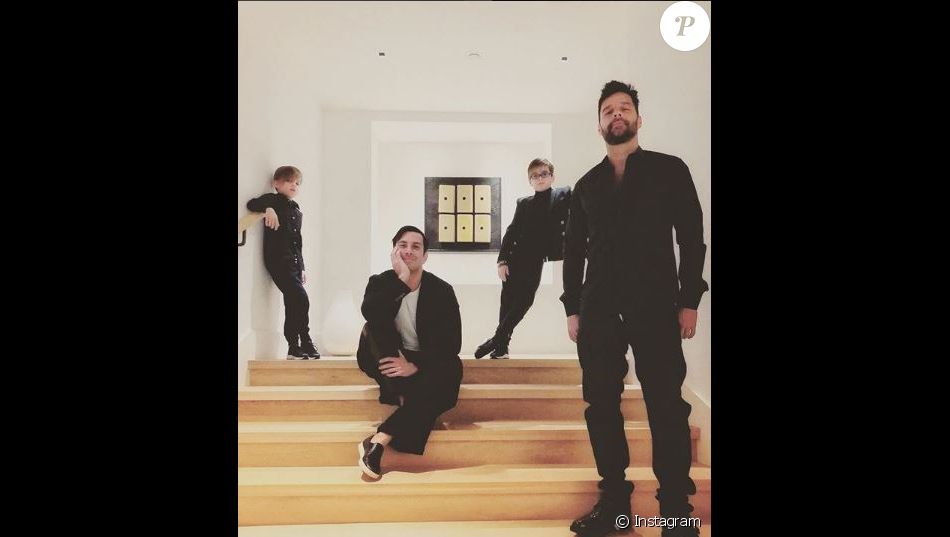 Ricky Martin pose avec son fiancé et ses deux fils, sur Instagram. Janvier 2018