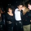 Anthony Delon avec sa mère Nathalie Delon lors d'une soirée à Paris en 1983
