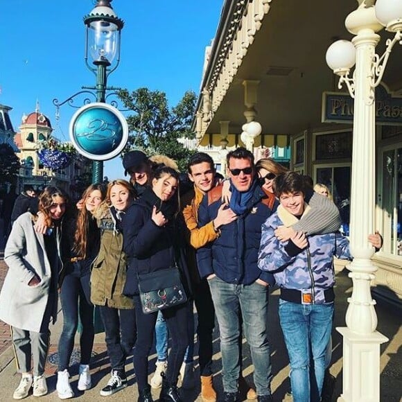 Benjamin Castaldi, ses fils Simon, Julien, Enzo, sa femme Aurore Aleman, Paloma - Disneyland Paris, 14 janvier 2018