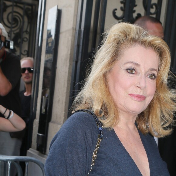 Catherine Deneuve - Arrivées au défilé de mode "Jean Paul Gaultier", collection Haute-Couture automne-hiver 2017/2018, à Paris. Le 5 juillet 2017 © CVS - Veeren / Bestimage