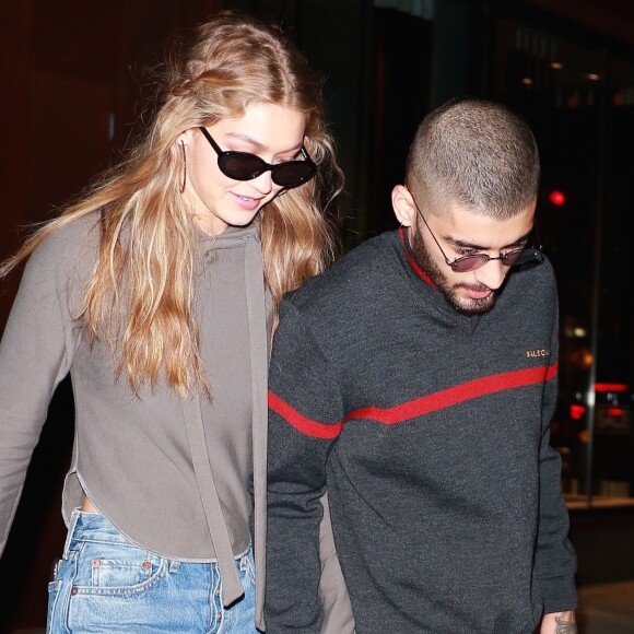 Gigi Hadid et son compagnon Zayn Malik se tiennent la main en quittant l'appartement du mannequin à New York le 14 septembre 2017