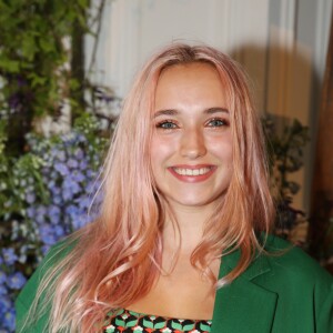 Avant sa nouvelle coloration : Chloé Jouannet à la soirée de lancement de la collection "Erdem x H&M" à l'hôtel du Duc à Paris, France, le 26 octobre 2017. © Denis Guignebourg/Bestimage