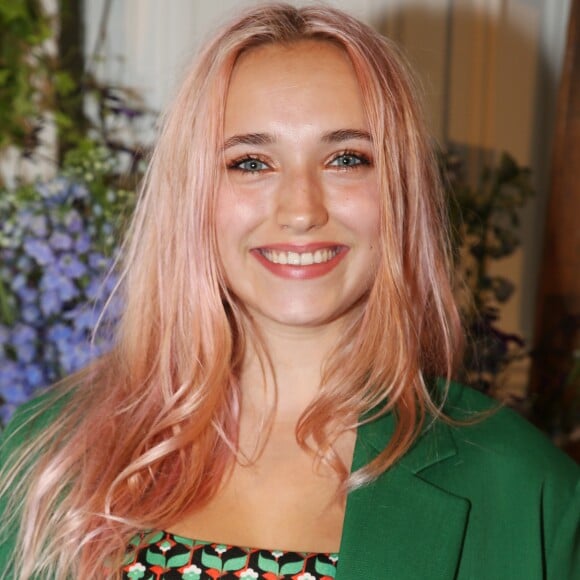 Avant sa nouvelle coloration : Chloé Jouannet à la soirée de lancement de la collection "Erdem x H&M" à l'hôtel du Duc à Paris, France, le 26 octobre 2017. © Denis Guignebourg/Bestimage