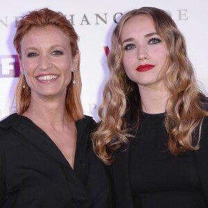 Avant sa nouvelle coloration : Chloé Jouannet et sa mère Alexandra Lamy à l'avant-première du film "Une chance de trop" au cinéma Gaumont Marignan à Paris, le 24 juin 2015.