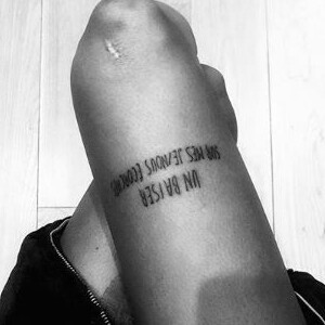 Shy'm dévoile son nouveau tatouage sur la cuisse droite sur Instagram le 16 janvier 2018.