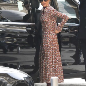 Victoria Beckham arrive à l'hôtel Ritz à Paris le 17 janvier 2018.