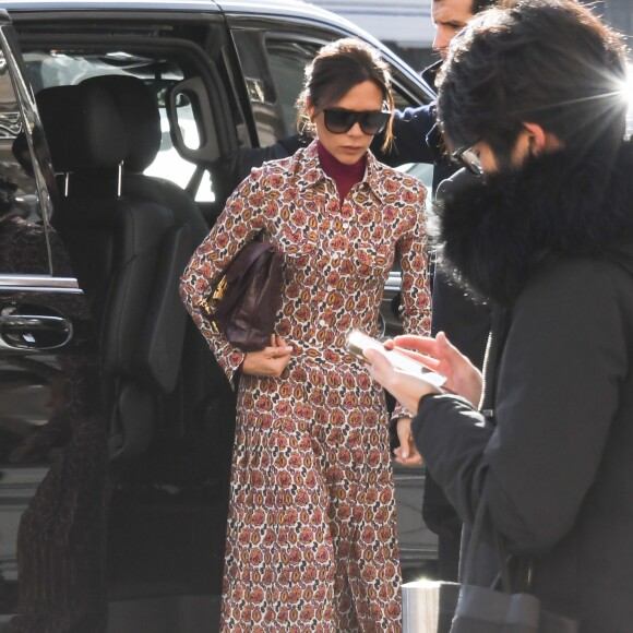 Victoria Beckham arrive à l'hôtel Ritz à Paris le 17 janvier 2018.