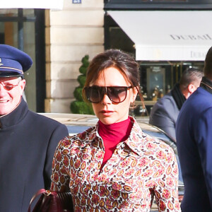 Victoria Beckham arrive à l'hôtel Ritz à Paris le 17 janvier 2018.