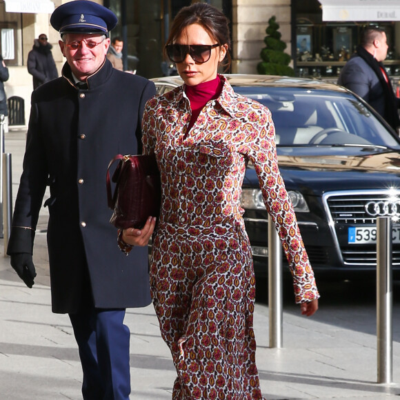 Victoria Beckham arrive à l'hôtel Ritz à Paris le 17 janvier 2018.