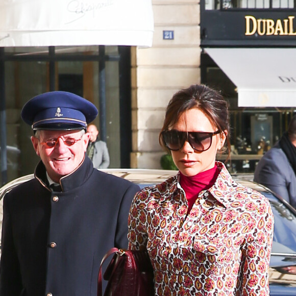 Victoria Beckham arrive à l'hôtel Ritz à Paris le 17 janvier 2018.