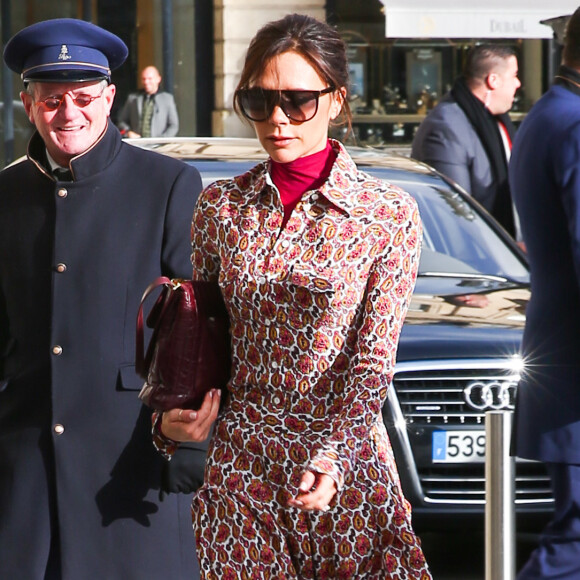 Victoria Beckham arrive à l'hôtel Ritz à Paris le 17 janvier 2018.