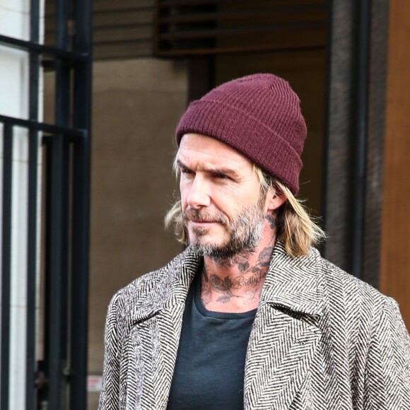David Beckham sort de la maison Louis Vuitton à Paris le 17 janvier 2018.