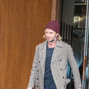 David Beckham sort de la maison Louis Vuitton à Paris le 17 janvier 2018.