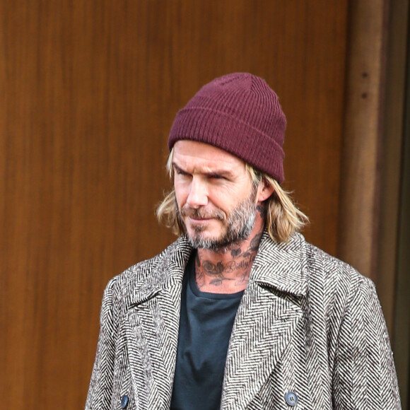 David Beckham sort de la maison Louis Vuitton à Paris le 17 janvier 2018.