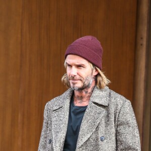 David Beckham sort de la maison Louis Vuitton à Paris le 17 janvier 2018.