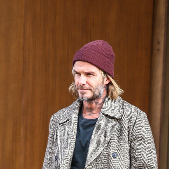 David Beckham sort de la maison Louis Vuitton à Paris le 17 janvier 2018.