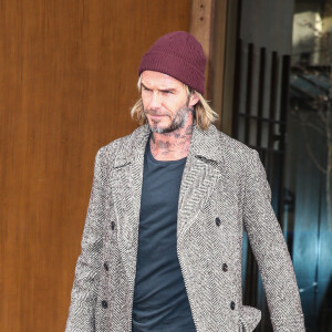 David Beckham sort de la maison Louis Vuitton à Paris le 17 janvier 2018.