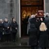 La dépouille de Dolores O'Riordan (chanteuse de The Cranberries), morte le 15 janvier 2018 à 46 ans, a été exposée dans son cercueil, porté par des proches, en l'église Saint Joseph à Limerick, en Irlande, le 21 janvier 2018, à l'avant-veille de ses obsèques et de son inhumation dans sa ville de Ballybricken. © Niall Carson/PA Wire/Abacapress.com