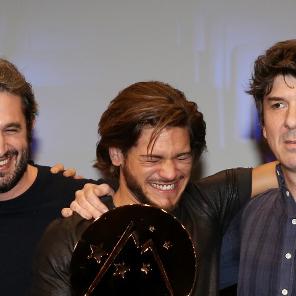 Rayane Bensetti, Grand Prix pour le film "La Finale", le réalisateur Robin Sykes lors de la soirée de clôture et remise de prix du 21ème festival international du film de comédie de l'Alpe d'Huez le 20 janvier 2018. © Dominique Jacovides / Bestimage