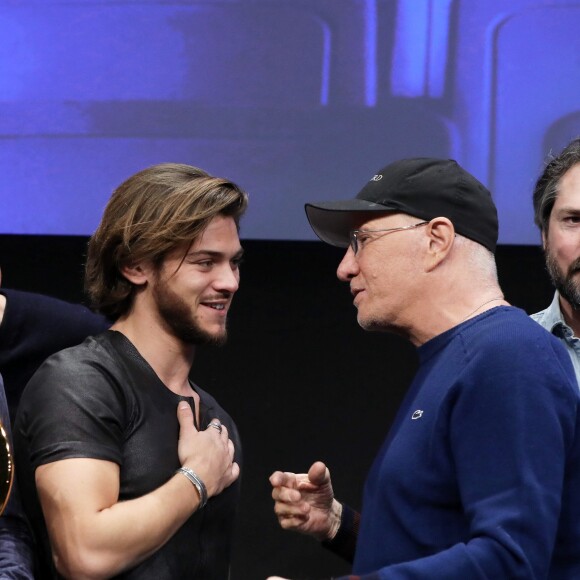 Rayane Bensetti, Grand Prix pour le film "La Finale" et Christophe Lambert lors de la soirée de clôture et remise de prix du 21ème festival international du film de comédie de l'Alpe d'Huez le 20 janvier 2018. © Dominique Jacovides / Bestimage