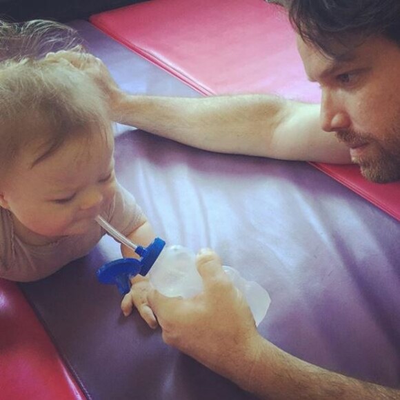 Paloma, la fille de Caterina Scorsone, et son papa Rob Giles, Instagram, 19 juin 2017
