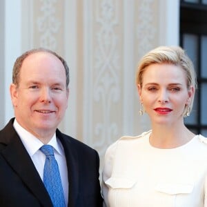 Le prince Albert II de Monaco et la princesse Charlene de Monaco lors du cocktail donné au Palais Princier lors du 55e Festival de Télévision de Monte-Carlo, le 17 juin 2015.