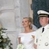 Charlene Wittstock et le prince Albert II de Monaco lors de leur mariage religieux sur le Rocher le 2 juillet 2011.