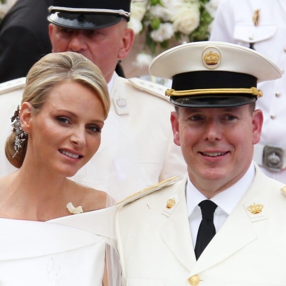 Charlene Wittstock et le prince Albert II de Monaco lors de leur mariage religieux sur le Rocher le 2 juillet 2011.