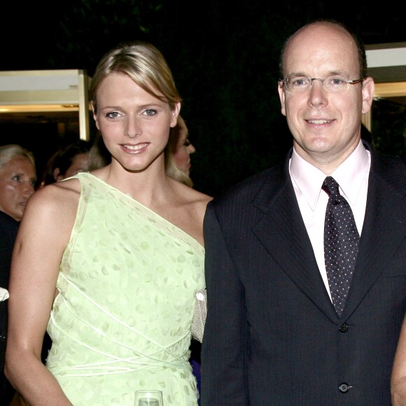 Charlene Wittstock et le prince Albert II de Monaco le 29 juillet 2006 lors d'une réception à l'Hôtel Hermitage à Monaco.