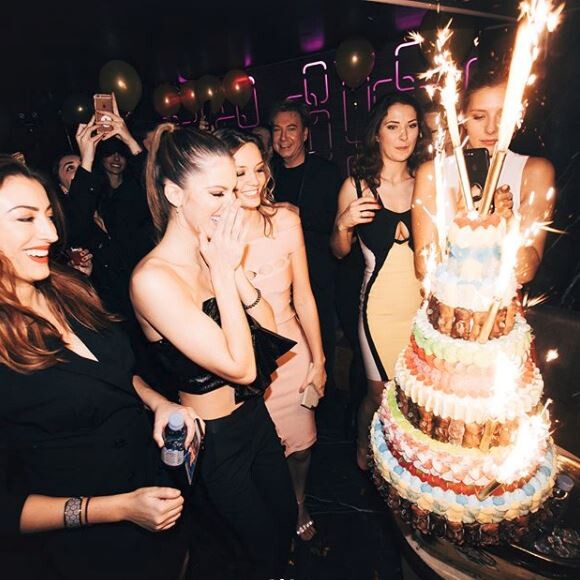Iris Mittenaere fête ses 25 ans, Victoria, à Paris, 27 janvier 2018