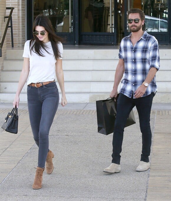 Exclusif - Kendall Jenner et Scott Disick font du shopping chez Barneys New York à Beverly Hills, le 3 avril 2016.