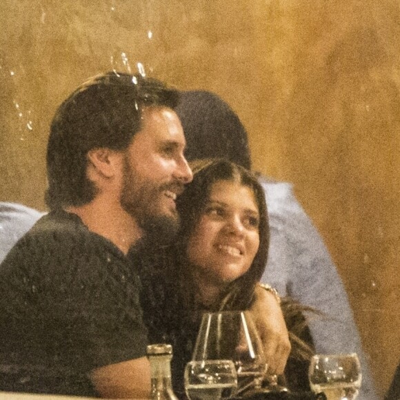 Exclusif - Sofia Richie et Scott Disick avec des amis au restaurant Tosconova à Calabasas le 28 janvier 2018