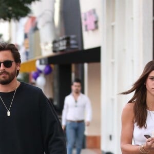 Exclusif - Scott Disick et sa compagne Sofia Richie rejoignent leur voiture à Beverly Hills le 24 janvier 2018.