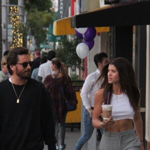 Exclusif - Scott Disick et sa compagne Sofia Richie rejoignent leur voiture à Beverly Hills le 24 janvier 2018.