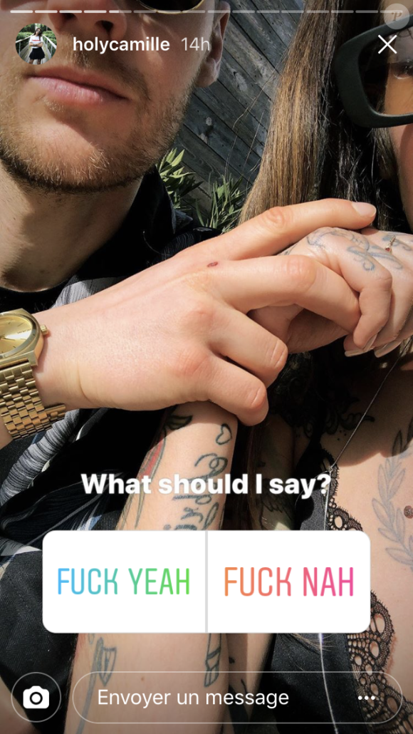 Agathe Auproux sexy à Las Vegas avec Fanny Maurer afin de célébrer un mariage rock'n'roll.