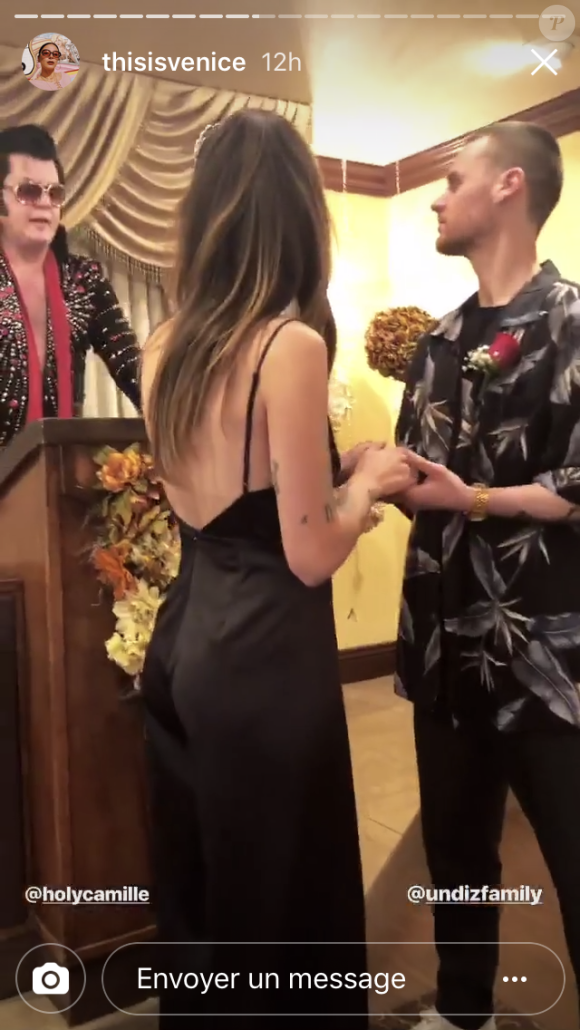 Agathe Auproux sexy à Las Vegas avec Fanny Maurer afin de célébrer un mariage rock'n'roll.