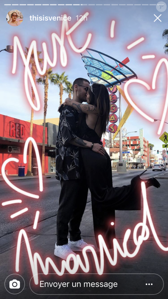 Agathe Auproux sexy à Las Vegas avec Fanny Maurer afin de célébrer un mariage rock'n'roll.