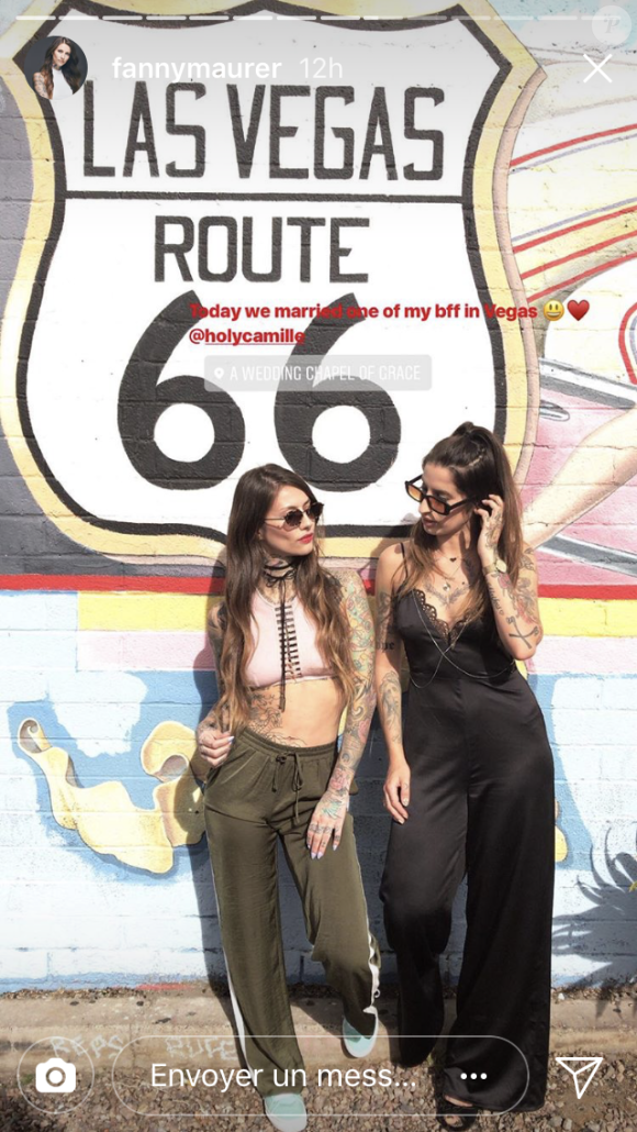 Agathe Auproux sexy à Las Vegas avec Fanny Maurer afin de célébrer un mariage rock'n'roll.