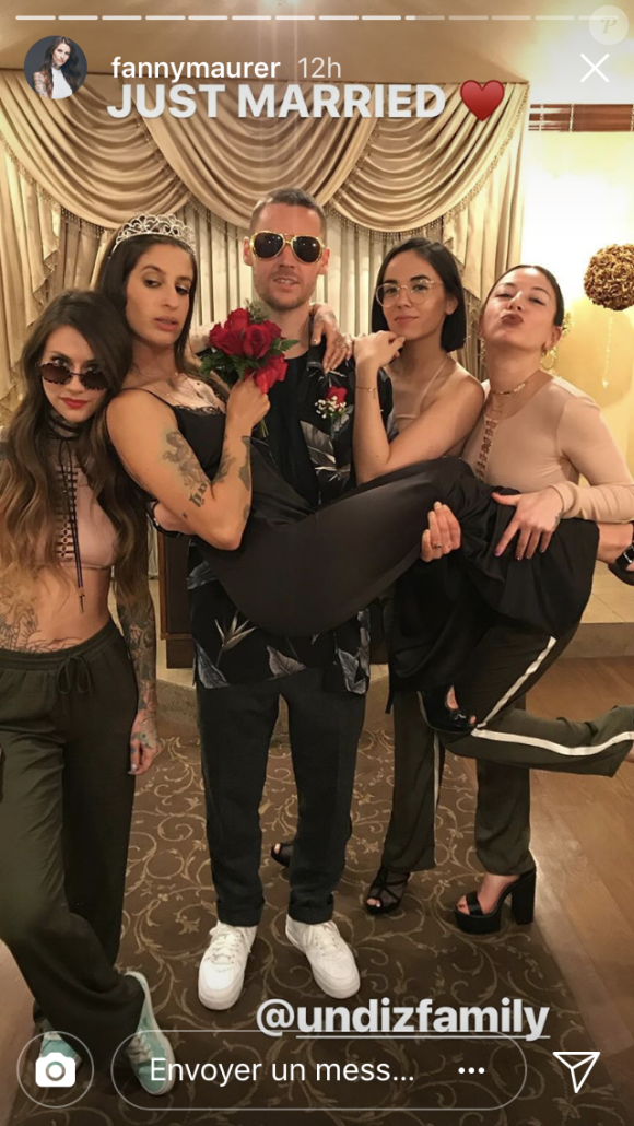 Agathe Auproux sexy à Las Vegas avec Fanny Maurer afin de célébrer un mariage rock'n'roll.