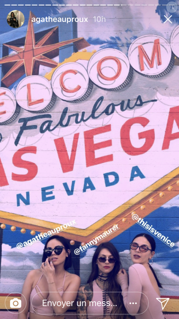 Agathe Auproux sexy à Las Vegas avec Fanny Maurer afin de célébrer un mariage rock'n'roll.