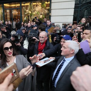 Angelina Jolie arrive à la maison Guerlain sur les Champs-Elysées à Paris le 30 janvier 2018.