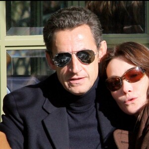 NICOLAS SARKOZY ET SA FEMME CARLA BRUNI ACCOMPAGNES DE MAURIZIO REMMERT, PERE DE CARLA ET DE SA FEMME MARCIA DE LUCA SONT ALLES SE PROMENER EN FORET AVANT DE PRENDRE UN CAFE A LA FLOTILLE. LE COUPLE A PASSE LEUR PREMIERE NUIT DANS LA RESIDENCE "LE PAVILLON DE LA LANTERNE". 03/02/2008 - Versailles